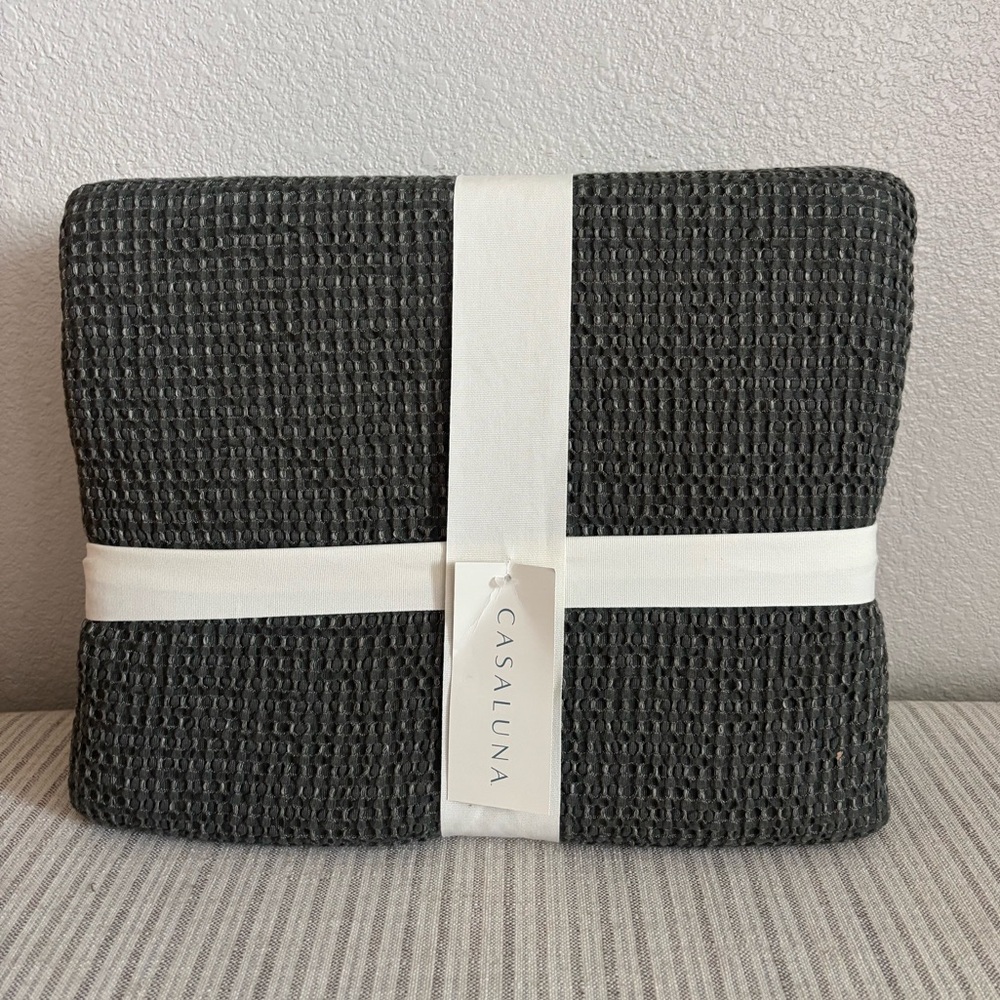 NWT King Textured Waffle Coverlet Olive Green - Casaluna